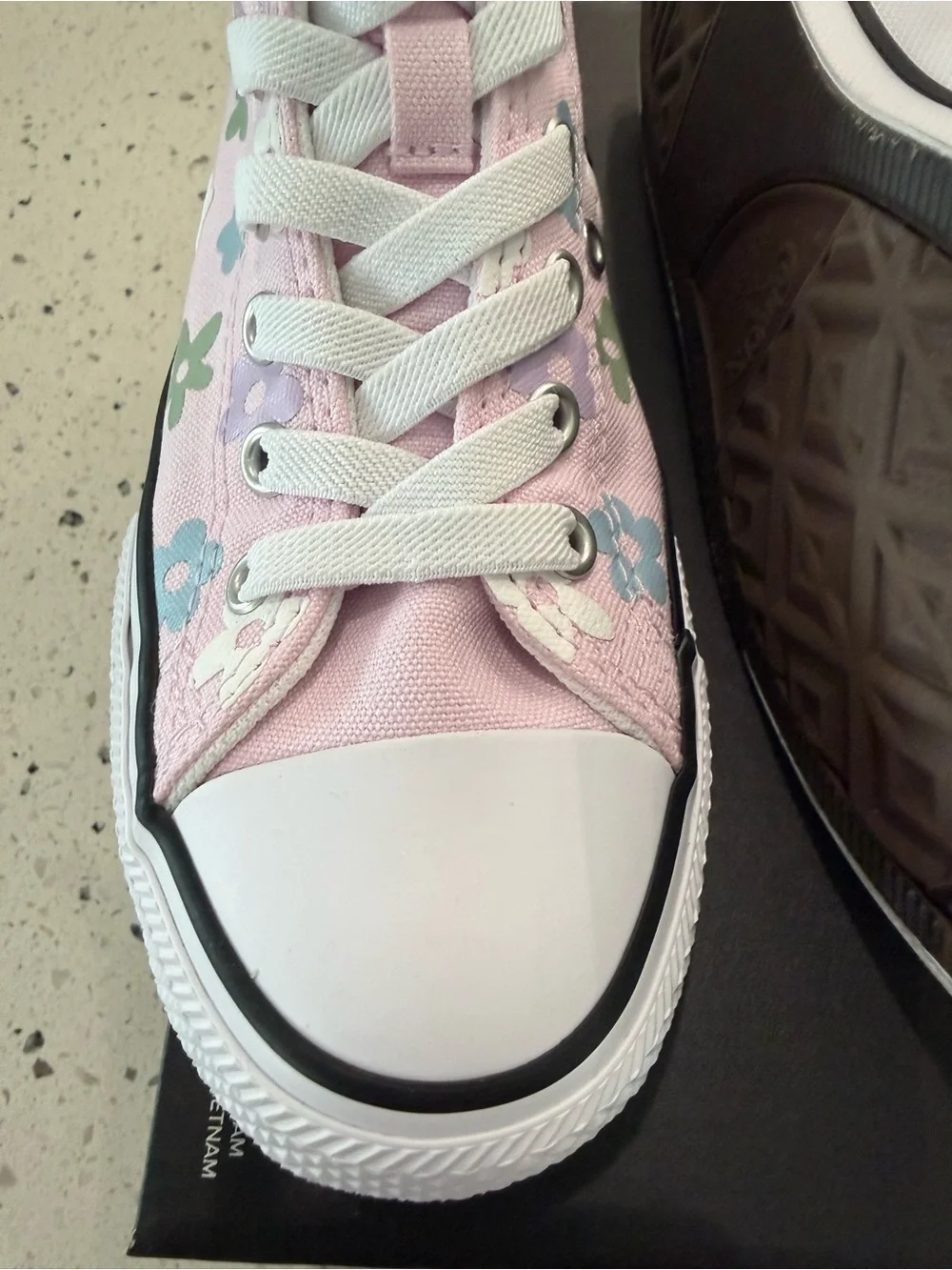New girls Converse Sz 2 Pink Floral High-Top Shoes with Pastel Accents